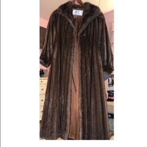 Ivél Italian fur- Authentic brown mink coat
